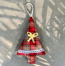 Load image into Gallery viewer, Old Harbor Winter Essentials Tea Hamper| Secret Santa gift | Christmas tree ornaments, masala tea, tulsi green tea